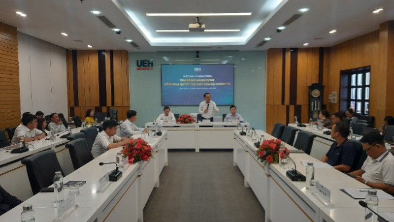 Quang cảnh chương trình giới thiệu “UEH đồng hành cùng 4 Nghị quyết trụ cột của Bộ Chính trị” ueh-1-9167.jpg