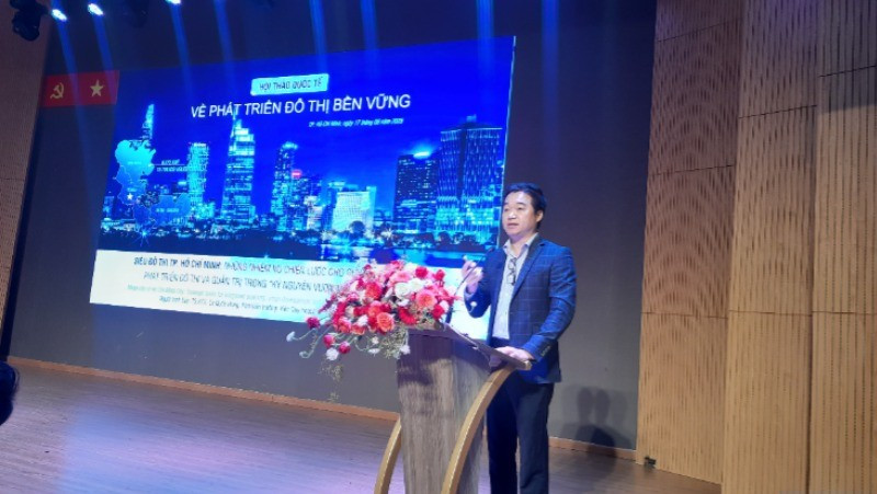 Chuyên gia phát biểu tại hội thảo. 2-8162.jpg