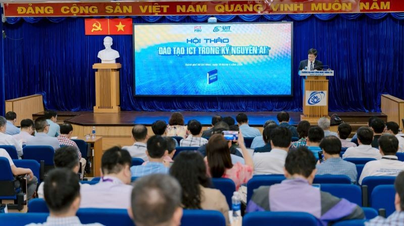 Trường đại học Công nghệ thông tin tổ chức hội thảo "Đào tạo ICT trong kỷ nguyên AI". cntt-3.jpg