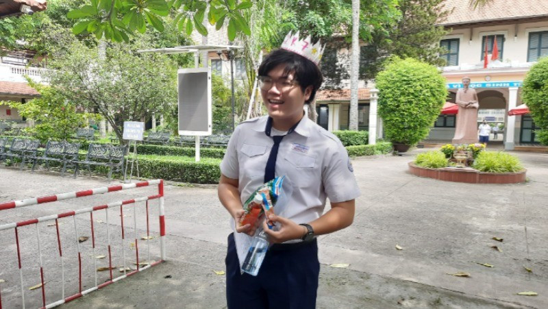 Lang Bảo Minh một trong những thí sinh ra khỏi điểm thi Trường trung học phổ thông Lê Quý Đôn sớm nhất. nguvan-1-4841.jpg