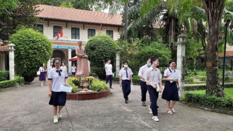 Học sinh Thành phố Hồ Chí Minh kết thúc môn thi Ngữ văn. nguvan-3-2935.jpg