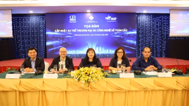 Các đại biểu chủ trì Tọa đàm.