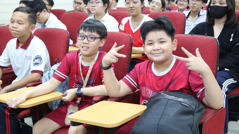 Học sinh tham gia lớp bồi dưỡng. ai-2.jpg
