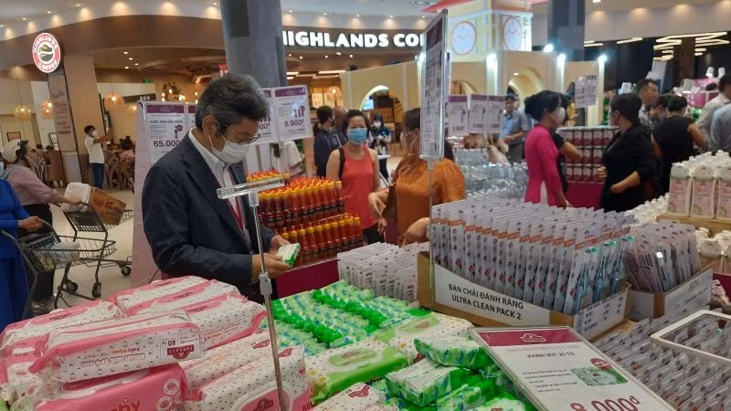 Doanh nghiệp giới thiệu sản phẩm tại Tuần lễ kết nối với các hệ thống phân phối hiện đại tại Thành phố Hồ Chí Minh.