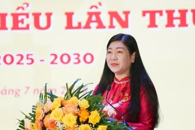 Chủ tịch Ủy ban Mặt trận Tổ quốc Việt Nam thành phố Hà Nội Nguyễn Lan Hương phát biểu tại Đại hội.