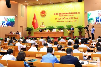 Quang cảnh phiên chất vấn trong khuôn khổ Kỳ họp thứ 25 của Hội đồng đồng nhân dân thành phố Hà Nội.