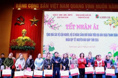 Tặng quà Tết, tổ chức Tết Nhân ái, sẻ chia... là những hoạt động được các cấp, các ngành của thành phố Hà Nội đặc biệt quan tâm mỗi khi Tết đến, xuân về.