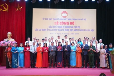 Hoàn thiện bộ máy tổ chức để triển khai ngay công tác Mặt trận cùng với hoạt động của chính quyền địa phương 2 cấp.