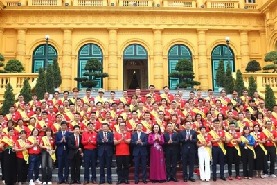 Phó Chủ tịch nước Võ Thị Ánh Xuân gặp mặt người hiến máu tình nguyện tiêu biểu toàn quốc năm 2025. 