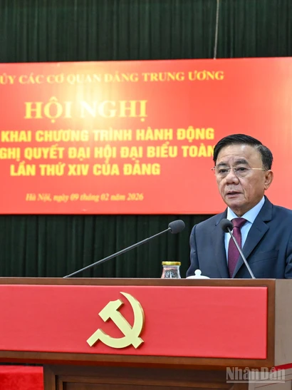 Đồng chí Trần Cẩm Tú, Ủy viên Bộ Chính trị, Thường trực Ban Bí thư, Bí thư Đảng ủy các cơ quan Đảng Trung ương phát biểu kết luận hội nghị. (Ảnh: DUY LINH)