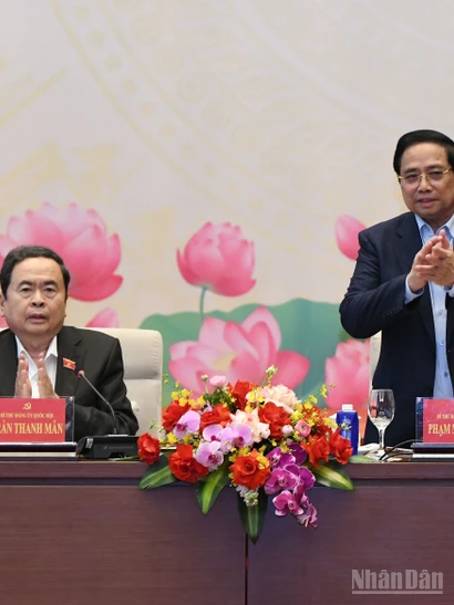 Bí thư Đảng ủy Chính phủ, Thủ tướng Chính phủ Phạm Minh Chính và Bí thư Đảng ủy Quốc hội, Chủ tịch Quốc hội Trần Thanh Mẫn đồng chủ trì hội nghị. (Ảnh: DUY LINH)