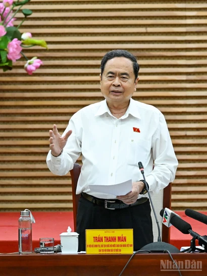 Chủ tịch Quốc hội, Chủ tịch Hội đồng Bầu cử quốc gia Trần Thanh Mẫn phát biểu kết luận buổi làm việc với Ủy ban bầu cử tỉnh Nghệ An. (Ảnh: DUY LINH)