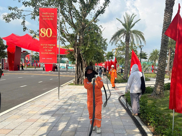 EVNHANOI bổ sung nguồn cấp điện tại các khu vực quan trọng. (Ảnh: EVNHANOI) img-5054.jpg
