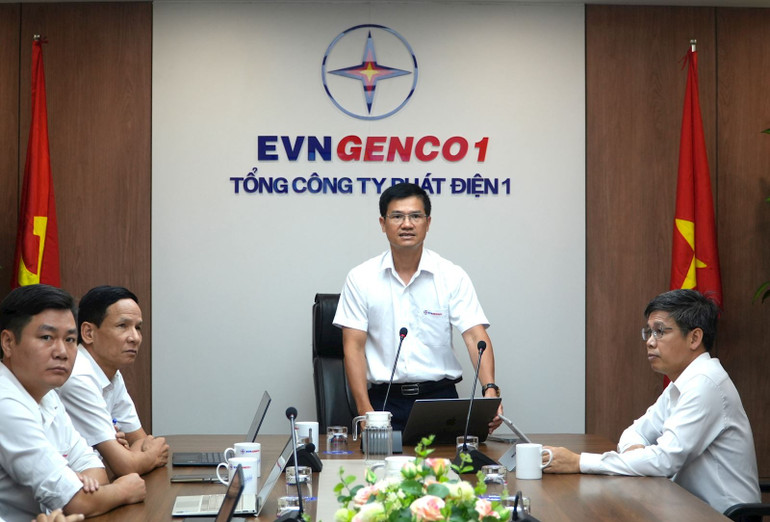Ông Trần Nam Trung , Phó Tổng giám đốc, Trưởng Ban chỉ đạo PCTT&TKCN EVNGENCO1 chỉ đạo toàn Tổng công ty cần phát huy tối đa phương châm “4 tại chỗ”. (Ảnh: EVNGENCO1) dsc07025.jpg