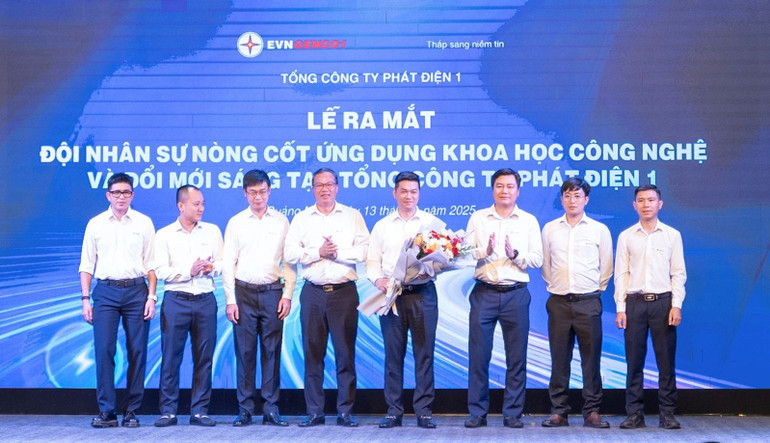 Lễ ra mắt “Đội nhân sự nòng cốt về ứng dụng khoa học công nghệ và đổi mới sáng tạo trong Tổng công ty Phát điện 1” (Tech-CoE EVNGENCO1). moc06669.jpg