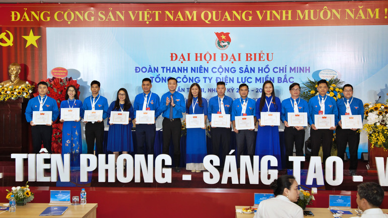 Khen thưởng tập thể và cá nhân có thành tích tiêu biểu giai đoạn 2022-2025 trong phong trào đoàn thanh niên. khen-thuong-tap-the-va-ca-nhan-co-thanh-tich-tieu-bieu-giai-doan-2022-2025-trong-phong-trao-dtn.jpg