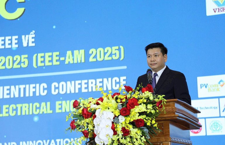 Ο Αναπληρωτής Καθηγητής, Δρ. Dinh Van Chau, Πρύτανης του Πανεπιστημίου Ηλεκτρικής Ενέργειας, εκφώνησε την εναρκτήρια ομιλία στο Συνέδριο. 574858755-10163119161507225-8724192823814338870-n.jpg