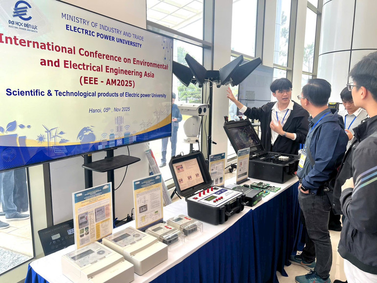 Οι σύνεδροι επισκέπτονται τα περίπτερα στην Έκθεση. 575179156-10163119161932225-1850515656307570183-n.jpg