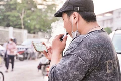 Tỷ lệ hút thuốc lá tại Việt Nam vẫn còn cao. (Ảnh: PHẠM VĂN)