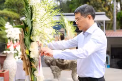 Thủ tướng Chính phủ Lê Minh Hưng đặt vòng hoa tại Khu mộ 10 nữ anh hùng Thanh niên xung phong Đồng Lộc.