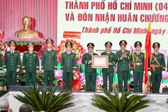 Thứ trưởng Quốc phòng trao Huân chương Quân công hạng Ba cho Bộ Tư lệnh Thành phố Hồ Chí Minh.