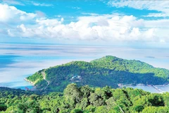 Cụm đảo Hòn Khoai sở hữu vị thế “độc nhất vô nhị” bao quát cả một vùng biển bao la.