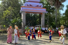 Biểu diễn múa trống Chhay-dăm ở chùa Snaydonkum.