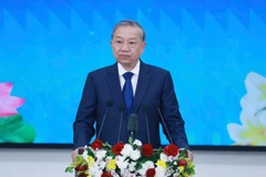 Tổng Bí thư Tô Lâm phát biểu chính sách tại Học viện Chính trị-Hành chính Quốc gia Lào, chiều 1/12/2025. (Ảnh: Thống Nhất/TTXVN)