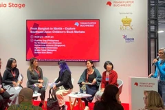 Đại diện một số nhà xuất bản Việt Nam tham gia giao lưu tại Hội sách Frankfurt 2025 diễn ra ở Đức. (Ảnh NGUYÊN MINH)