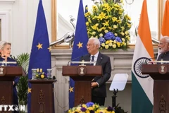 Thủ tướng Ấn Độ Narendra Modi, Chủ tịch Ủy ban châu Âu Ursula von der Leyen và Chủ tịch Hội đồng châu Âu Antonio Costa tại cuộc họp báo ở New Delhi, ngày 27/1/2026. (Nguồn: ANI/TTXVN)