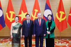 Tổng Bí thư Tô Lâm và Phu nhân với Tổng Bí thư, Chủ tịch nước Lào Thongloun Sisoulith và Phu nhân. (Ảnh: Thống Nhất/TTXVN)