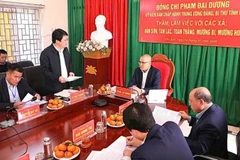 Bí thư Tỉnh ủy Phú Thọ Phạm Đại Dương (giữa) tại buổi làm việc.