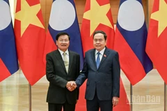 Chủ tịch Quốc hội Trần Thanh Mẫn và Tổng Bí thư, Chủ tịch nước Lào Thongloun Sisoulith. (Ảnh: DUY LINH)
