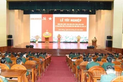 Quang cảnh lễ trao bằng tiến sĩ quân sự cho nghiên cứu sinh tại Học viện Lục quân.