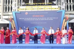 Nghi thức khai mạc Triển lãm với chủ đề “50 năm đổi mới giáo dục: Dấu ấn thời đại-Khát vọng tương lai”.