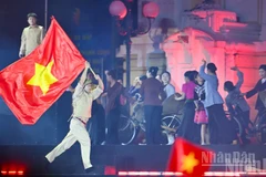 Chương trình “Hà Nội - Từ mùa thu lịch sử năm 1945” là sự kết hợp của nghệ thuật thị giác đương đại với công nghệ trình chiếu ánh sáng, 3D mapping, âm nhạc và trình diễn tương tác, nhằm tái hiện những lát cắt đặc sắc về lịch sử, văn hóa và con người Hà Nội trong hành trình phát triển cùng đất nước. 