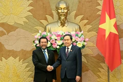 Chủ tịch Quốc hội Trần Thanh Mẫn và Phó Chủ tịch Thượng viện Indonesia Yorrys Raweyai. (Ảnh: Duy Linh)