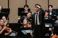 Vẻ ngạc nhiên gây cười của cả dàn nhạc trong trò đùa "lên dây đàn" trong chương cuối Il Distratto đã mang lại những tràng cười sảng khoái cho cả khán phòng.