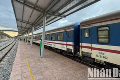 Ngành đường sắt phải tạm hoãn đôi tàu DH1/DH2 vì không đủ hành khách.