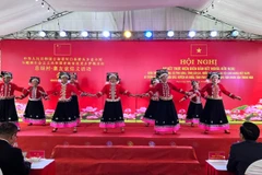 Tại chương trình đã diễn ra nhiều hoạt động giao lưu văn hóa văn nghệ, thể thao, của hai thôn biên giới.