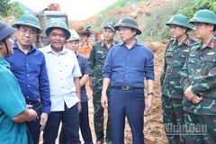 Phó Thủ tướng Trần Hồng Hà thị sát điểm sạt lở nghiêm trọng tại Km 15+900, tuyến ĐT.623 Sơn Hà-Sơn Tây (Quảng Ngãi).