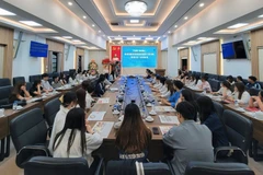 Toàn cảnh chương trình giao lưu giữa đoàn sinh viên Học viện Báo chí và Tuyên truyền với Báo Nhân Dân.
