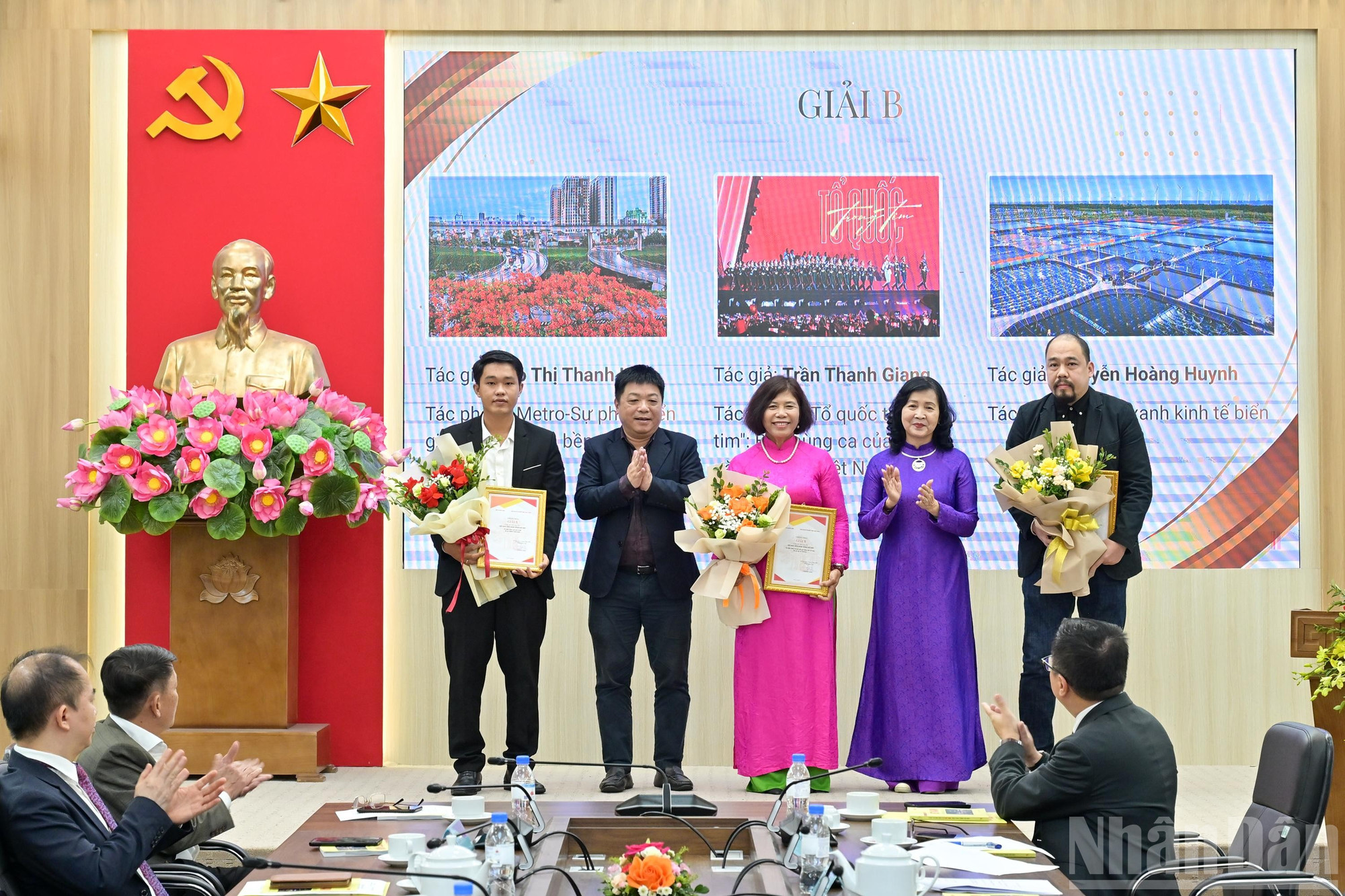 Trao giải cho các tác giả đoạt giải B. ndo_br_traogiai-giaib.jpg