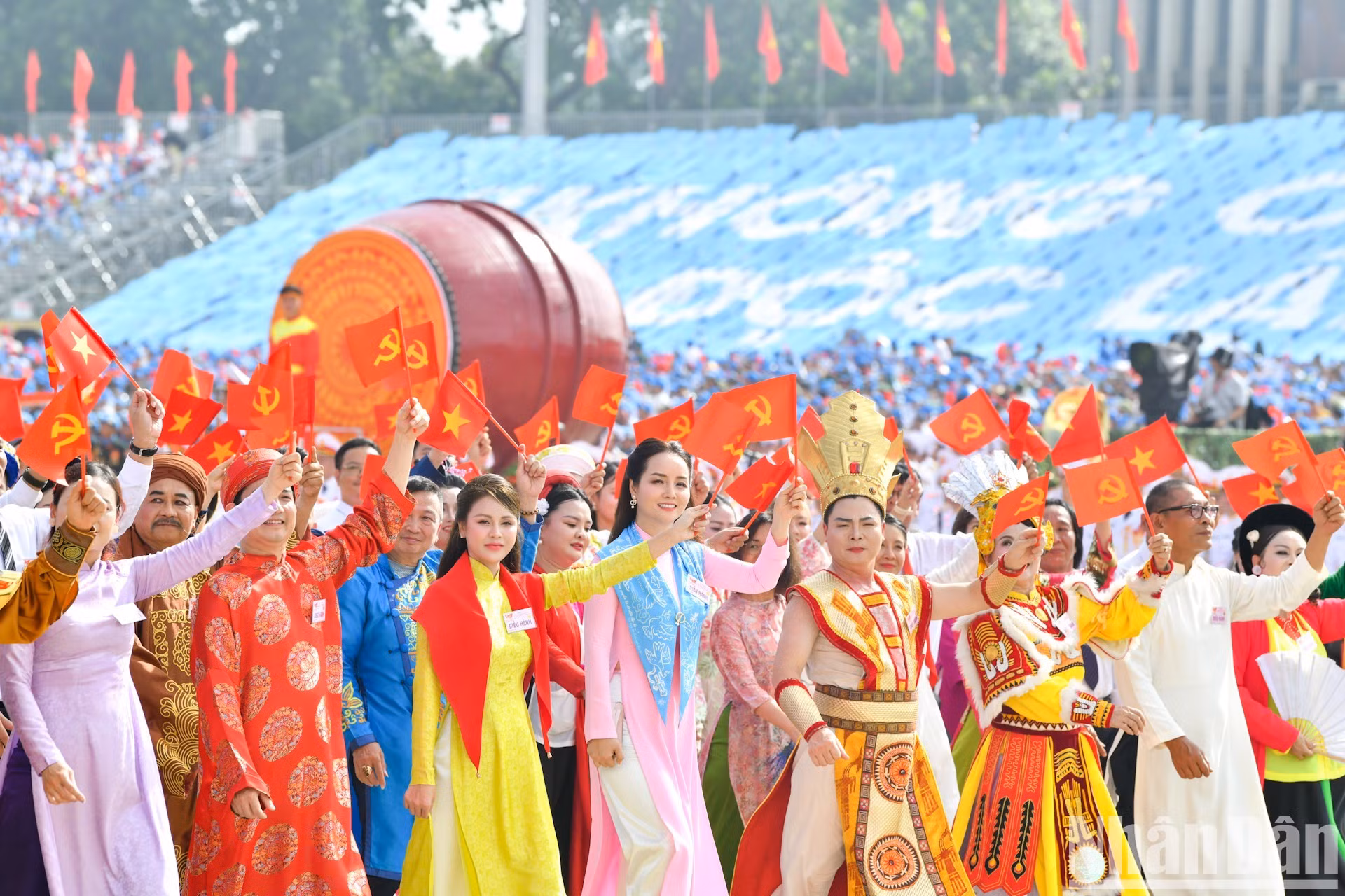 Các nghệ sĩ diễu hành trong Lễ kỷ niệm 80 năm Quốc khánh 2/9. (Ảnh: DUY LINH)