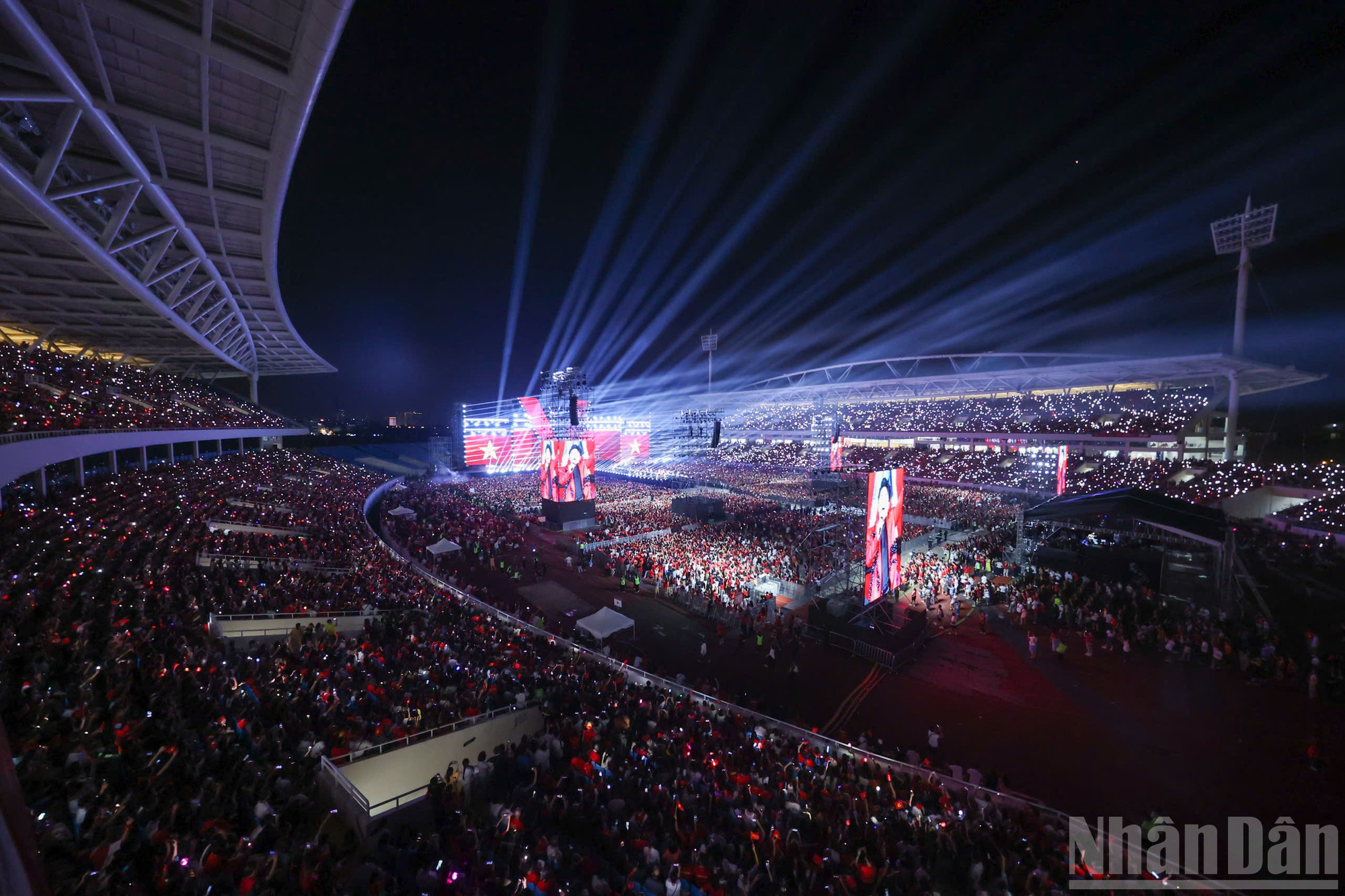 Những làn sóng lightstick từ phía khán giả. ndo_br_cc-khangia4.jpg