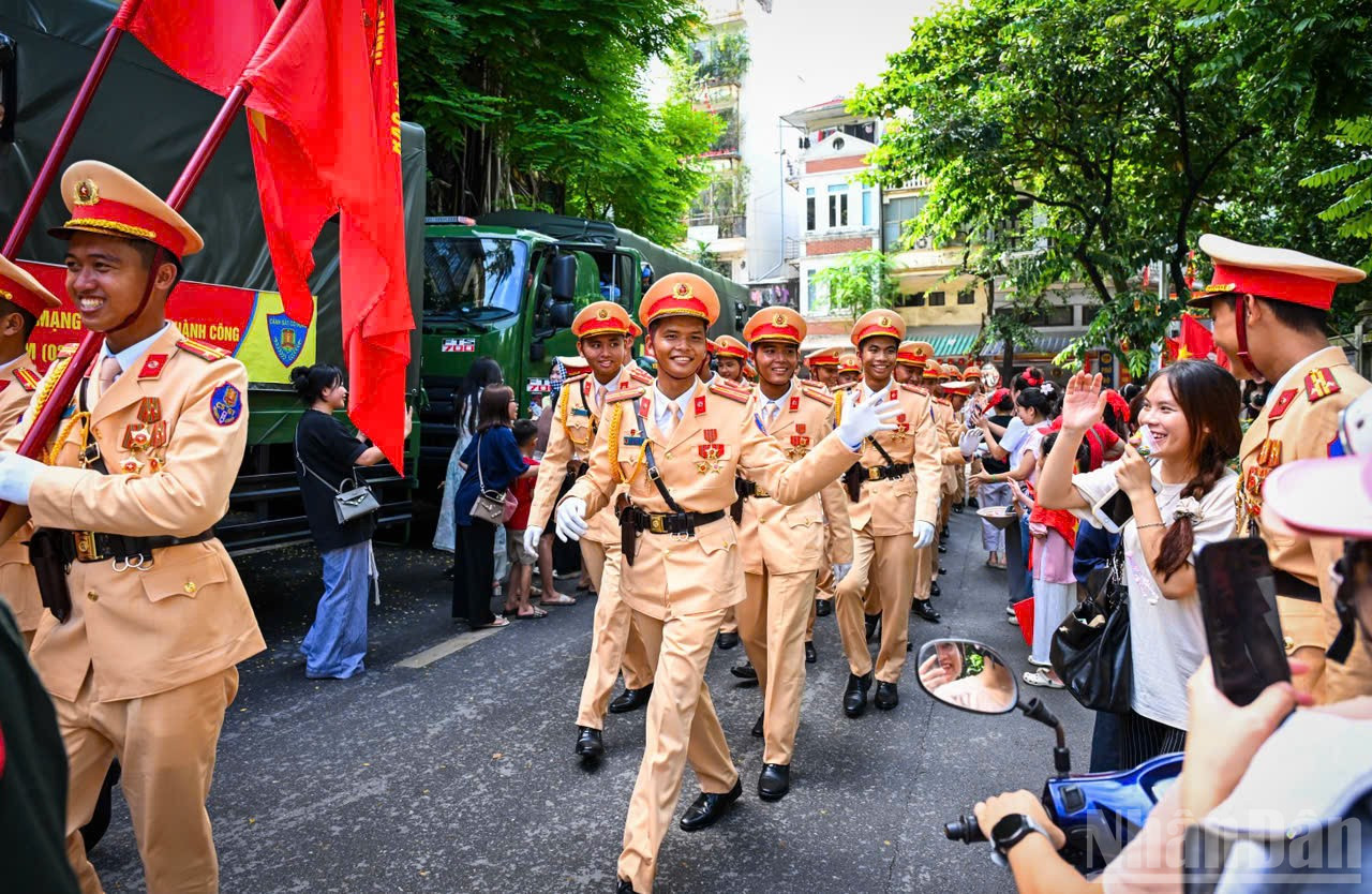 ndo_br_ngocha-chiatay2.jpg
