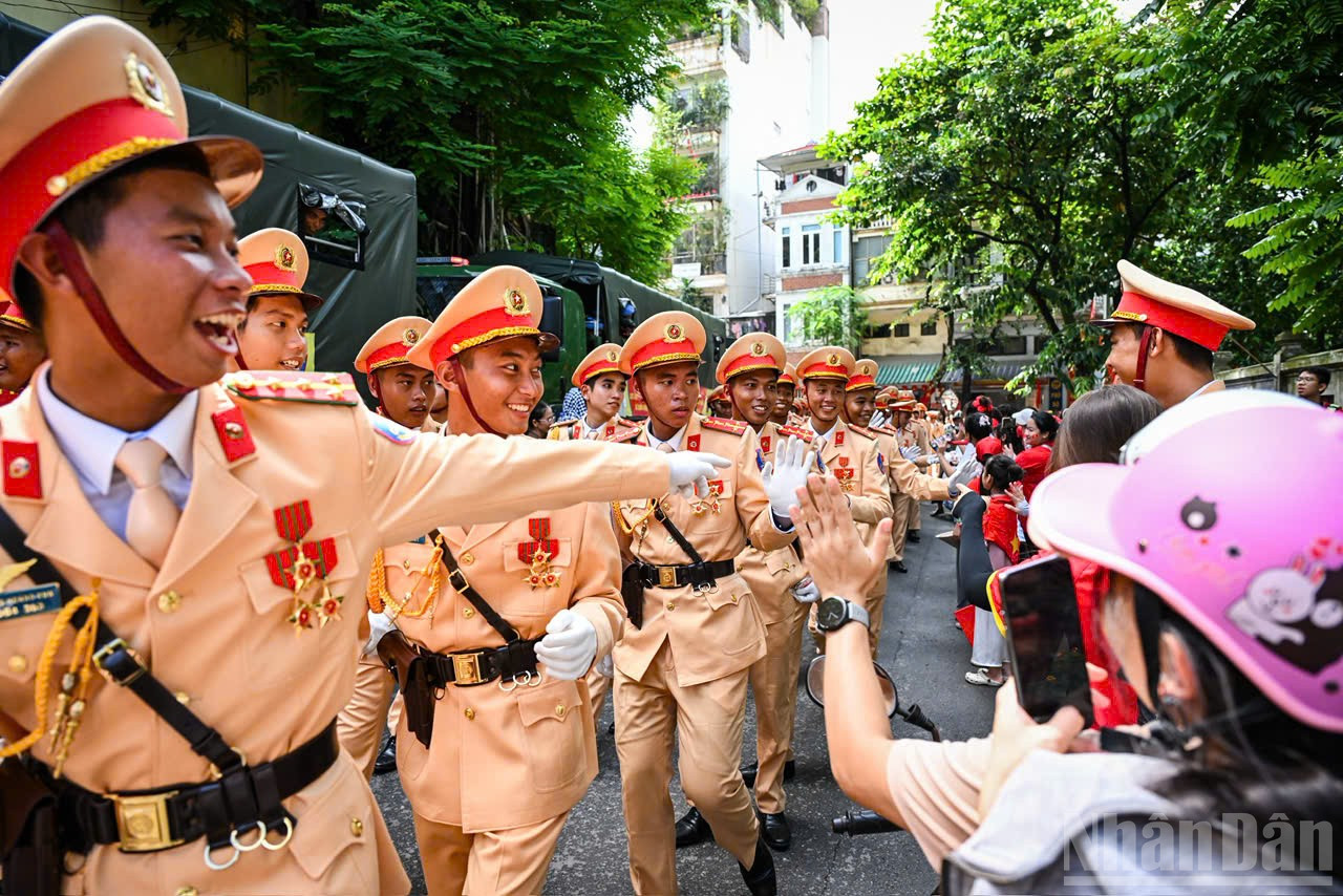 ndo_br_ngocha-chiatay10.jpg