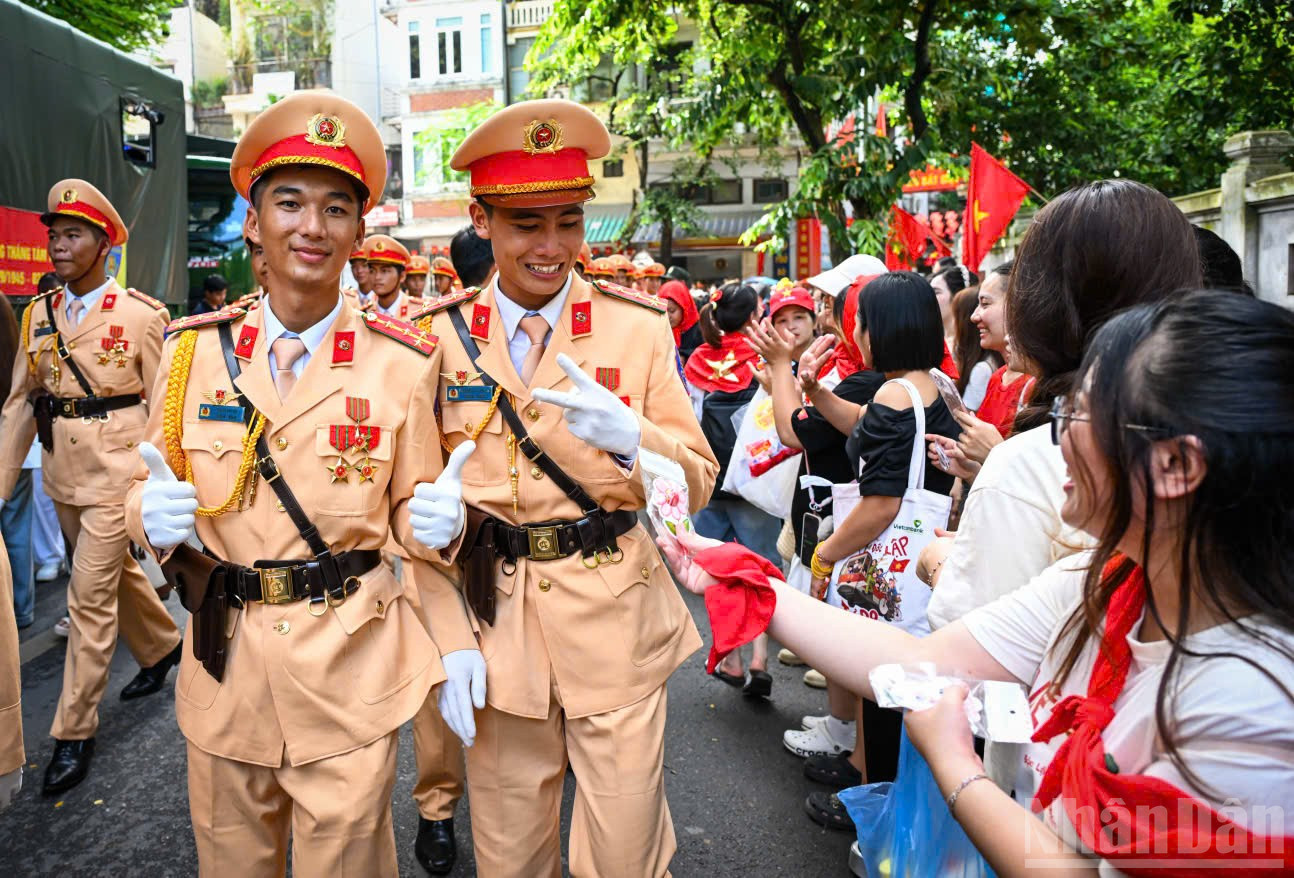 ndo_br_ngocha-chiatay6.jpg