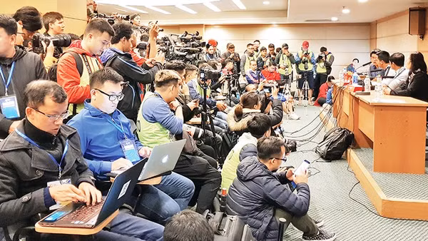 Công chúng cần thông tin chính thống, nhân văn từ các nhà báo. Ảnh: ANH QUÂN