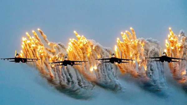 Tác phẩm ảnh "Sức mạnh của hổ mang chúa SU-30MK2", Huy chương Vàng FIAP của nhà báo Nguyễn Tiến Anh Tuấn.